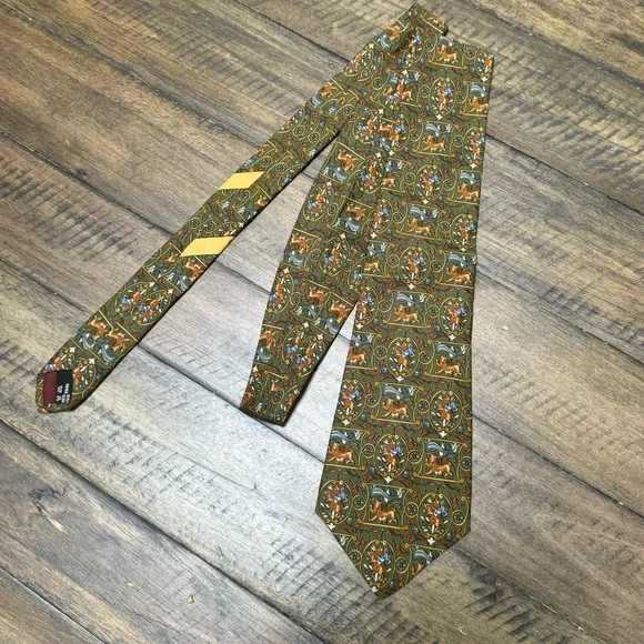 Salvatore Ferragamo | Vintage Lion Silk Tie - Picture 2 of 5